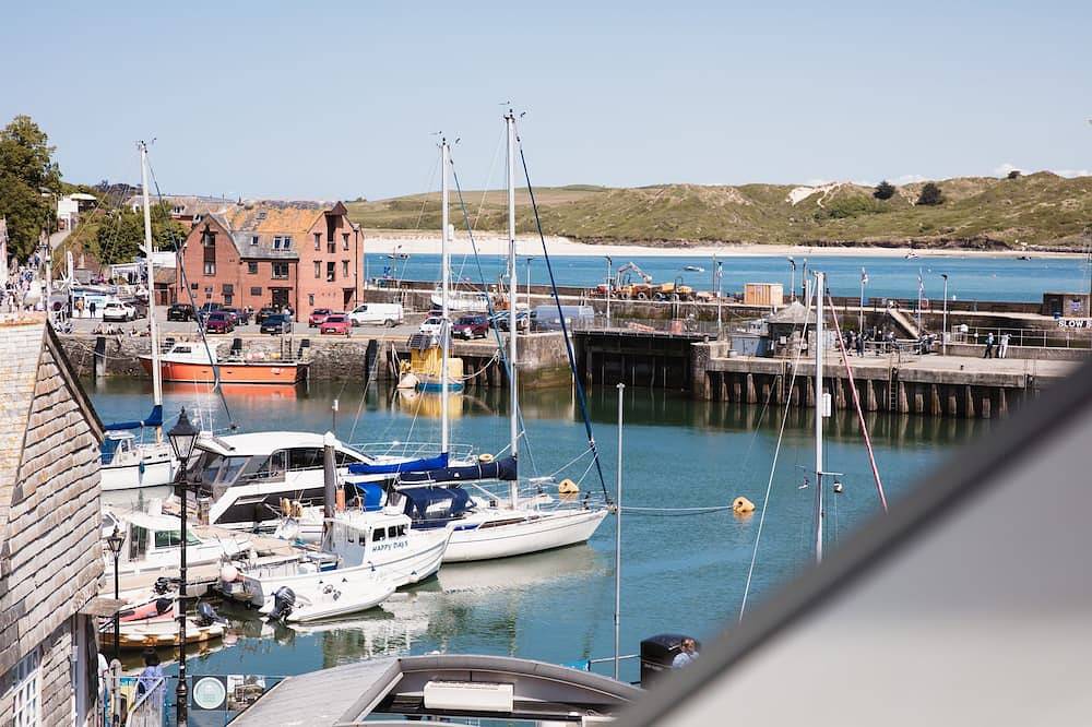 Entire apartment, Flat 2 Strand House - harbourside apartment in the heart of Padstow sleeping 2 in Padstow, Cornwall