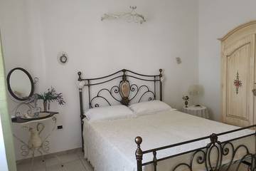Villa for 6 Guests in Monte Sant'Angelo, Gargano, Picture 1