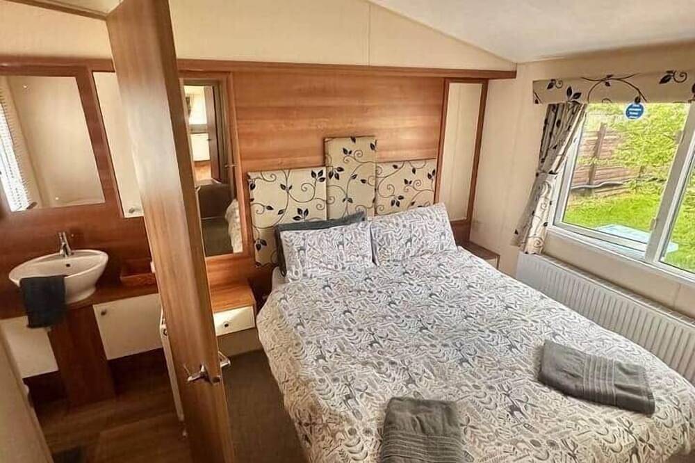 2-Bedroom Bk Static Caravan in Uddingston, Glasgow in North Lanarkshire