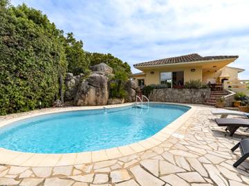 Ferienhaus für 8 Personen, mit Garten und Pool sowie Terrasse, mit Haustier in Porto-Vecchio