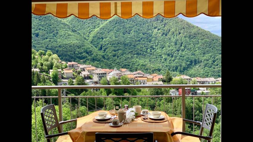 Hütte für 4 Personen, mit Balkon und Seeblick