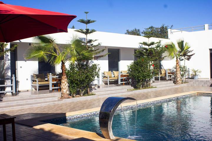 Chambre d’hôte pour 2 personnes, avec piscine ainsi que jardin et vue