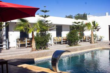 Chambre d’hôte pour 2 personnes, avec jardin ainsi que piscine et vue dans Ghazoua