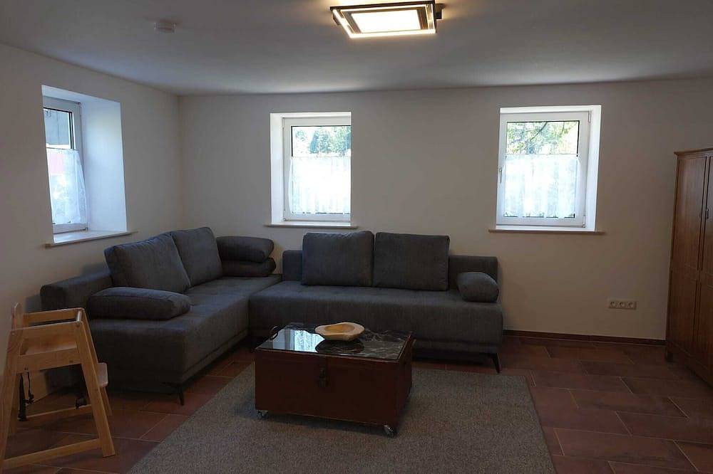 Ganze Wohnung, Gemütliche Ferienwohnung (90qm) mit Schwedenofen in Wallenfels, Frankenwald