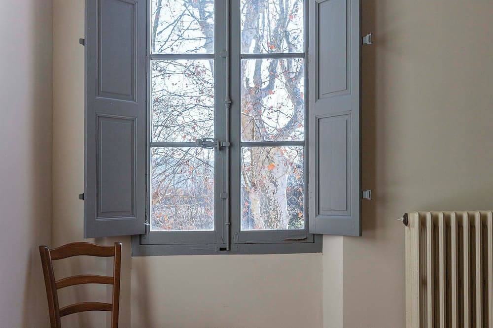 Elegant Provencal country house with vast wooded grounds and exceptional swimming pool in Trets, Aix-en-Provence region