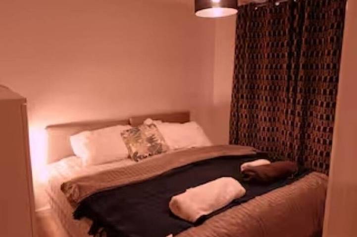 New Modern 3-Bed Home Free Parking 5 Stones Ave, Kent, England, Da1 5Gs in Dartford, Kent