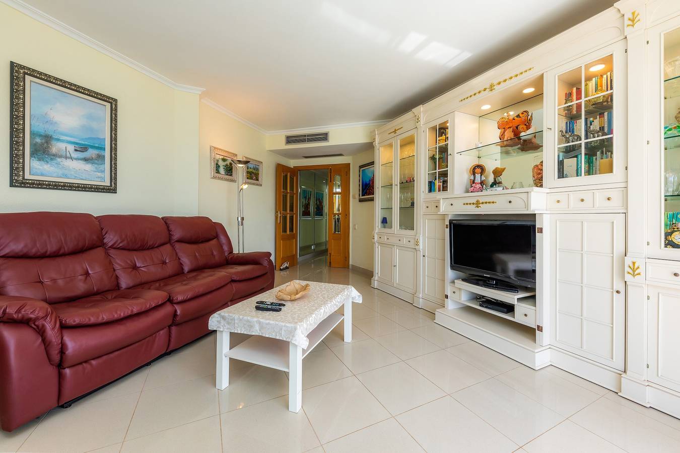 Ganze Wohnung, Seafront Apartment "Frente al mar" mit Meerblick, Wlan, Klimaanlage und Terrasse; Parkplatz vorhanden in Cala Millor, Son Servera