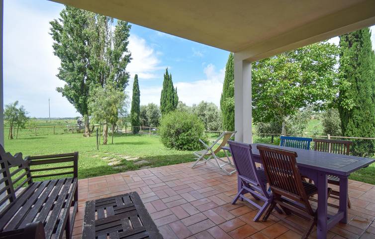 Charmant appartement avec piscine et jardin, à 2 km du centre-ville de Pescia Romana in Montalto di Castro, Province de Viterbo