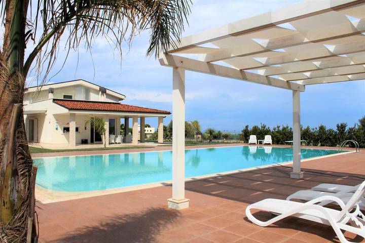 Ferienhaus für 6 Personen, mit Garten und Ausblick sowie Pool, kinderfreundlich