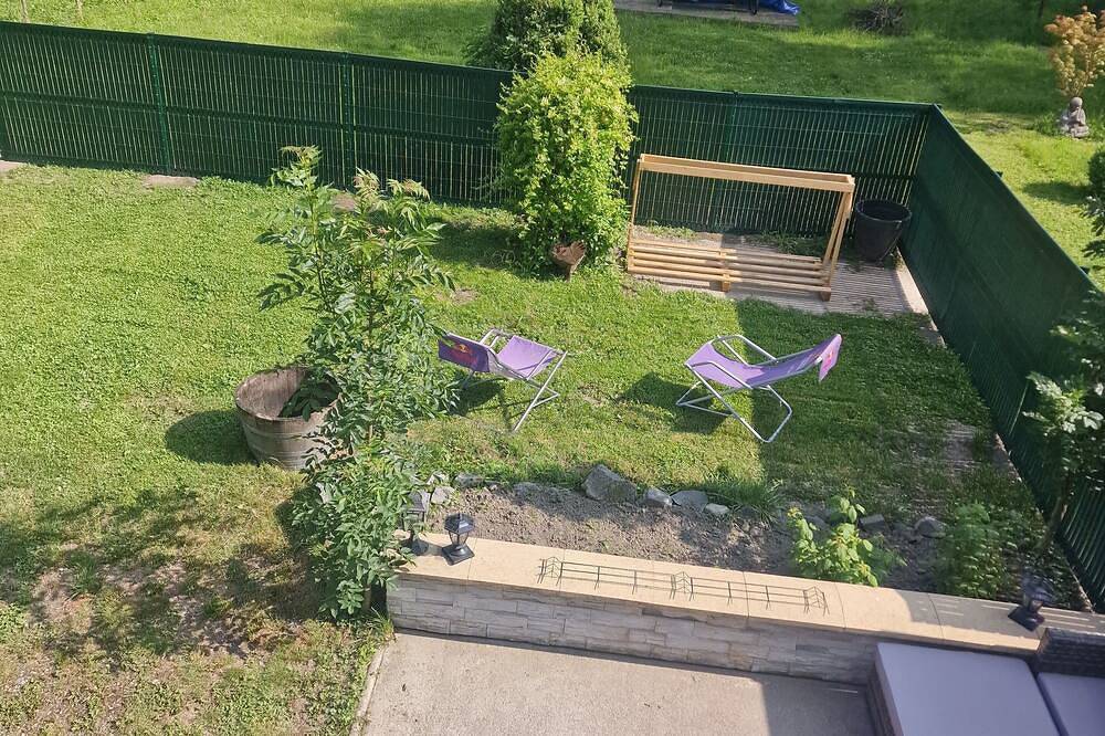 Entire apartment, Vacation rental apartment 6+1 baby in Bourg d'oisans in Le Bourg-d'Oisans, Écrins National Park