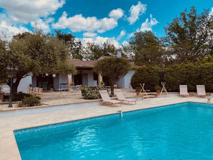 Gîte pour 15 personnes, avec sauna ainsi que jacuzzi et piscine à Saint-Paul-en-Forêt
