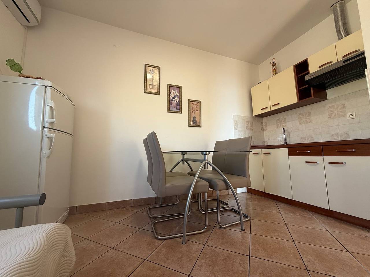 Ganze Wohnung, Apartment S1
 in Celina, Omis-Riviera