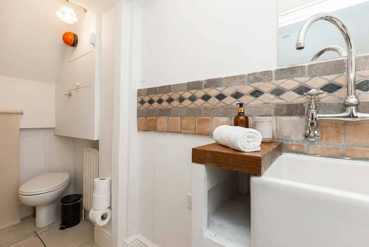 Elegant 3Br Knightsbridge Residence near Harrods in London, South East England