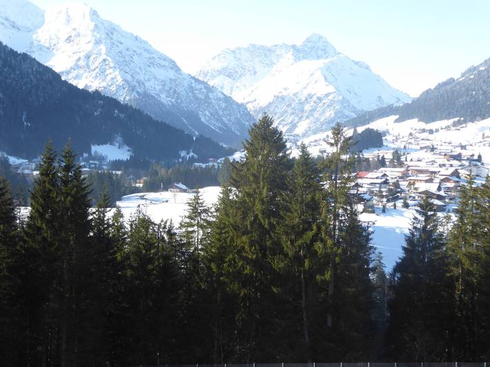 Ferienwohnung für 2 Personen, mit Balkon und Ausblick in Riezlern