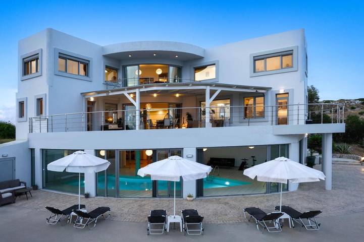 Ferienhaus für 12 Personen, mit Balkon und Whirlpool sowie Terrasse und Garten in Koskinou - 4