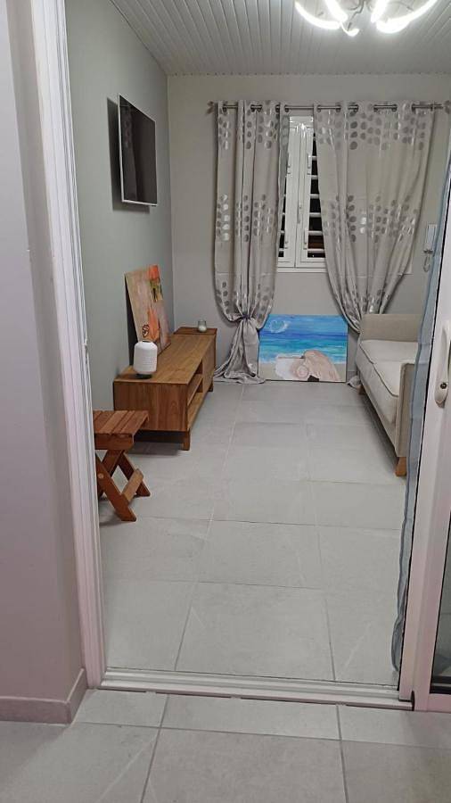 Location de vacances pour 4 personnes, avec terrasse et jacuzzi ainsi que jardin et piscine à Basse-Pointe - 3