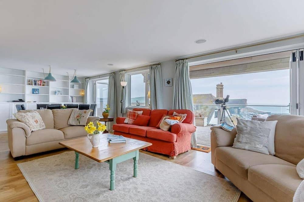 4 Bed in Bridport in West Bay, Dorset