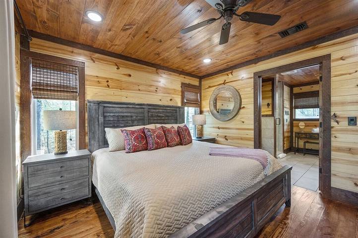 Log cabin for 10 people, with hot tub and balcony in Hochatown