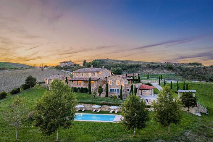 Agriturismo per 2 persone, con giardino e piscina nonché idromassaggio a Radicofani