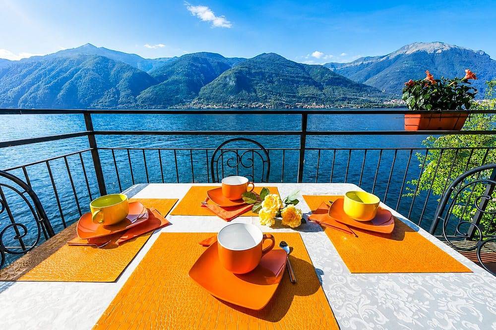 Appartement entier, Appartement de trois pièces meublé avec goût en bord du lac avec piscine et plage privée in Lezzeno, Lac de Côme