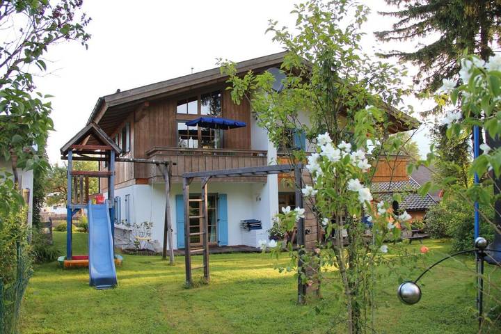Ferienwohnung für 3 Personen, mit Balkon und Terrasse sowie Garten und Ausblick