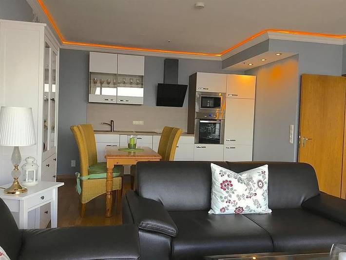 Ferienwohnung für 2 Personen, mit Balkon und Seeblick sowie Sauna in der Lübecker Bucht