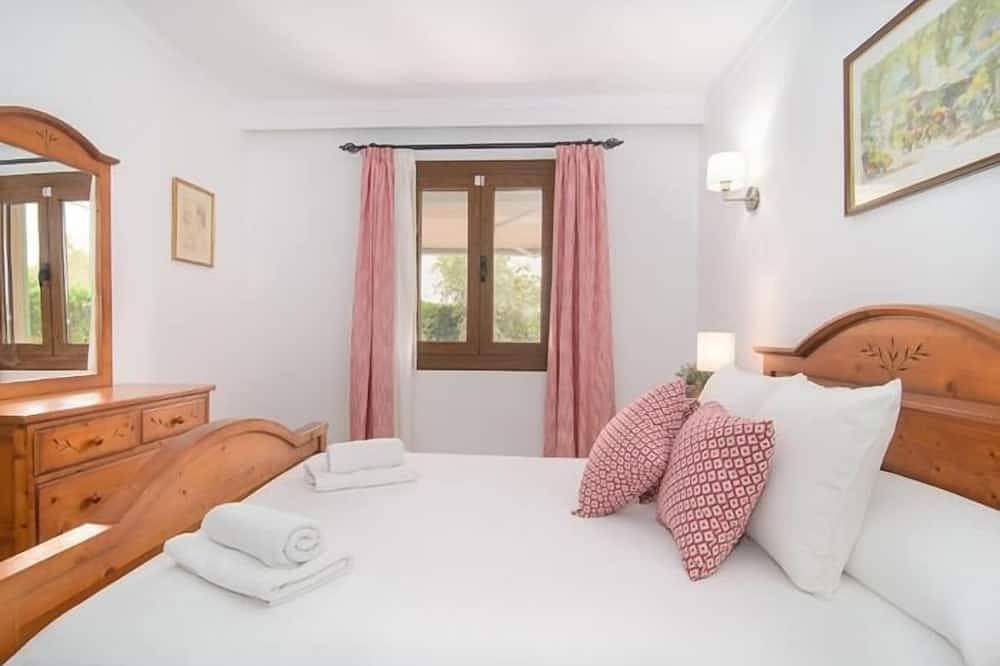 Village house for 6 people in Cala Llombards. in Cala Llombards, Santanyí