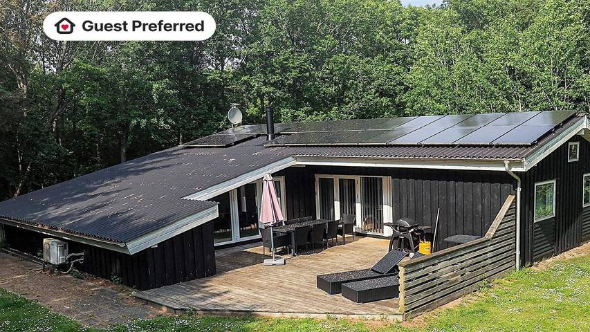 Ferienhaus für 9 Personen, mit Sauna und Pool sowie Terrasse und Whirlpool, mit Haustier