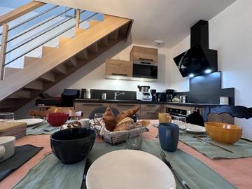Gîte pour 4 personnes, avec terrasse ainsi que jacuzzi et jardin dans Allier