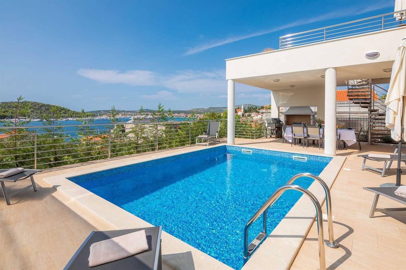 Luxusvilla Jasmin mit Pool in Rogoznica, Šibenik-Knin