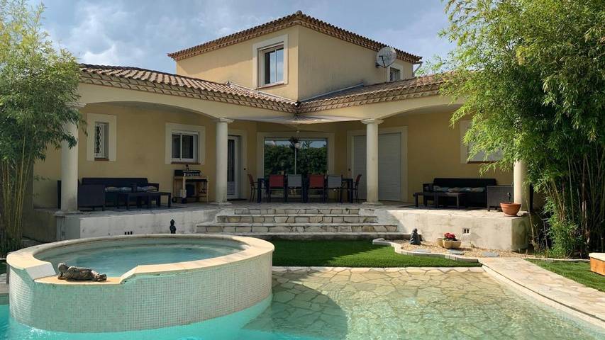 Location de vacances pour 10 personnes, avec piscine ainsi que jardin et bassin pour enfant, adapté aux familles à Saint-Drézéry - 2