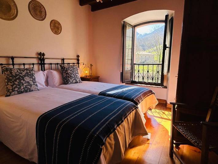 Location de vacances pour 8 personnes, avec Balcon et Vue dans Poo de Cabrales