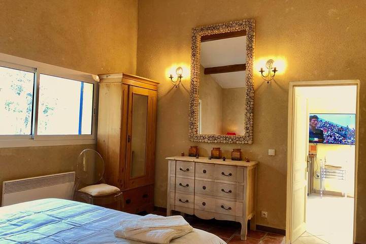 Location de vacances pour 6 personnes, avec jardin et terrasse, animaux acceptés à Saint-Hippolyte-le-Graveyron - 2