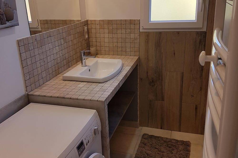 Maison avec piscine 5 personnes in Payzac (Ardèche), Parc naturel régional des Monts d'Ardèche