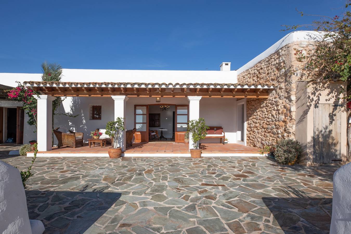 Lujosa villa "Can Mariano" con piscina, amplio jardín, aire acondicionado y Wi-Fi in Sant Josep de sa Talaia, Ibiza Sur