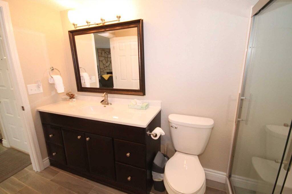 Ganze Wohnung, Alles Neu! Renoviert 2018, komplett neue Küche, Bad, Böden, Möbel und mehr! in Osage Beach, Lake of the Ozarks