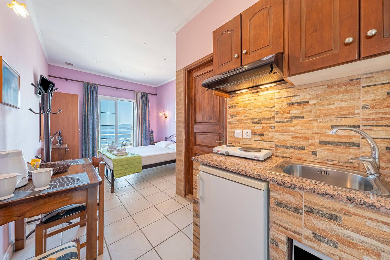 Apartment 'Stefanos Place Studio Sea View 7' with Sea View, Wi-Fi and Air Conditioning in Mparmpati, Korfu