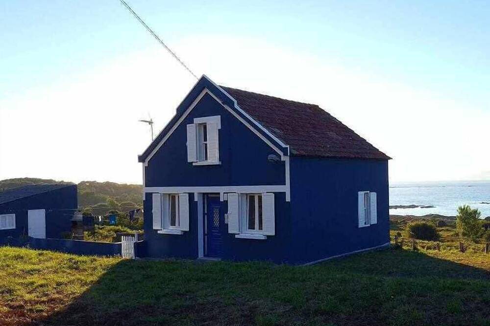 Restored fisherhouse for 6 persons in Lira, Carnota