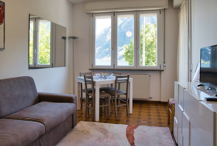 Appartamento per 4 persone, con vista lago e panorama nonché giardino e balcone a Comune di Abbadia Lariana