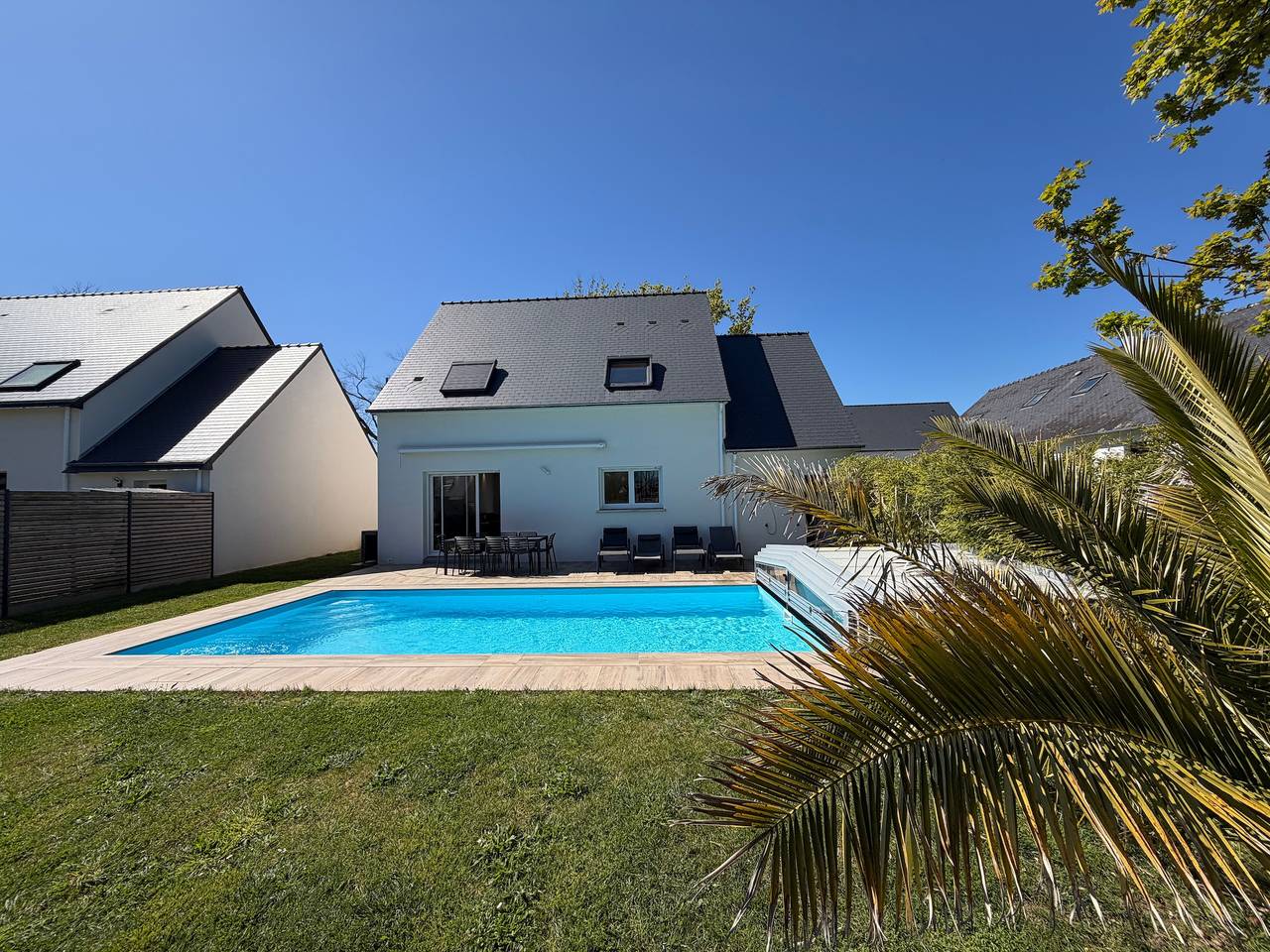 Maison 'De L'ocean' - piscine chauffée in Le Tour-du-Parc, Côte des Mégalithes