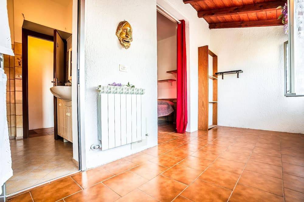 Entire apartment, Charming cottage with garden, close to the sea in Lido delle Nazioni, Ferrara Province