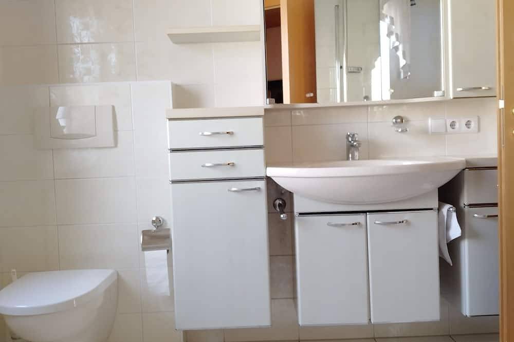 Ganze Wohnung, Comfortable apartment in the middle of a beautiful garden in Ingolstadt, Oberbayern