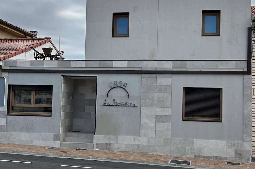 House with pool near senda viva and Bardenas reales in Valtierra, Navarra Provinz