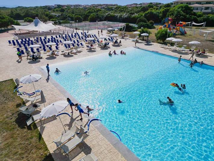 Hôtel pour 5 personnes, avec Terrasse ainsi que Jardin et Piscine