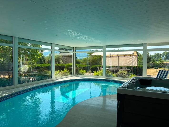 Maison d’hôte pour 2 personnes, avec terrasse et jacuzzi ainsi que jardin et piscine