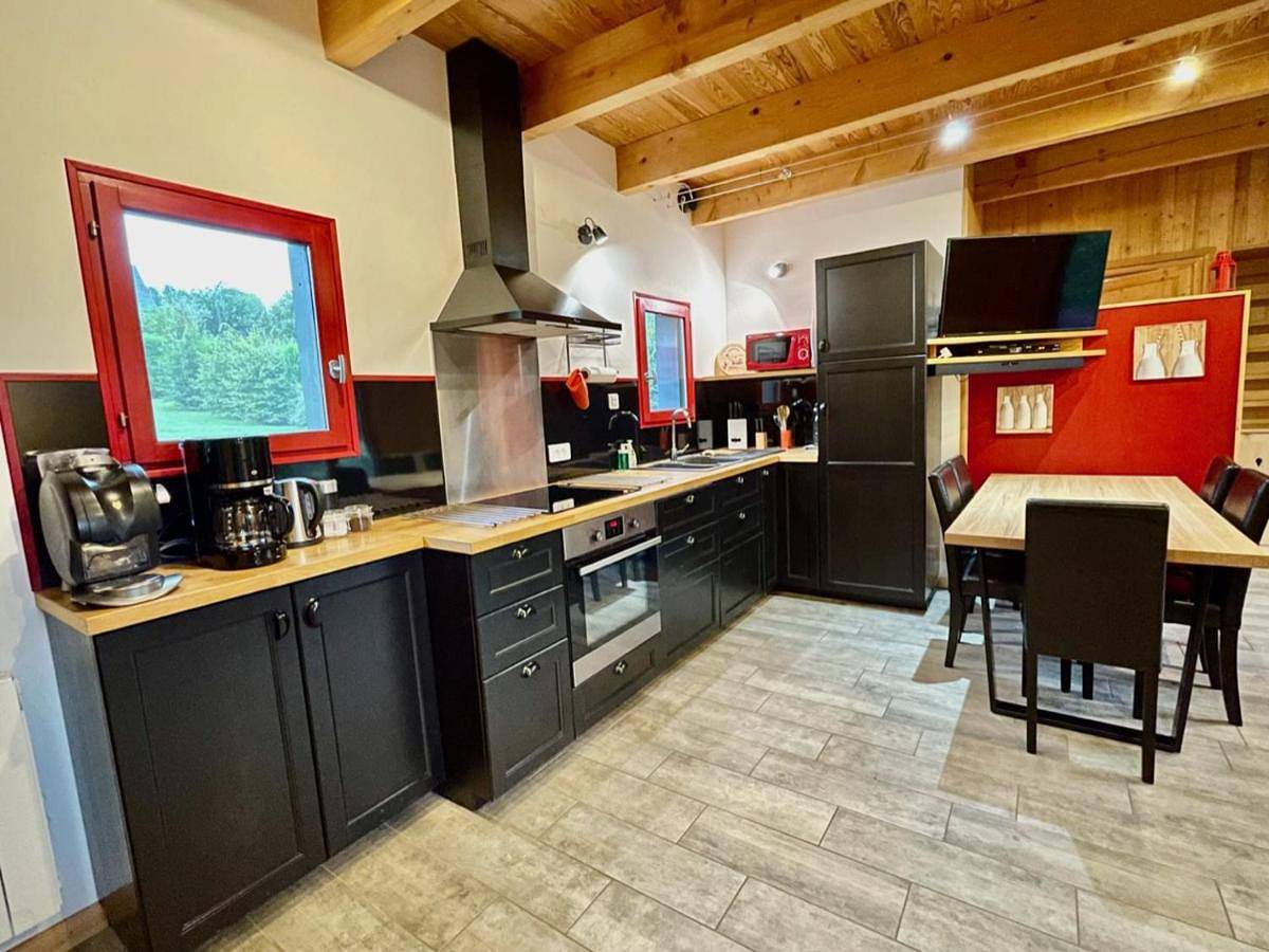Three-Bedroom Chalet in Saint-Nectaire, Parc naturel régional des Volcans d'Auvergne