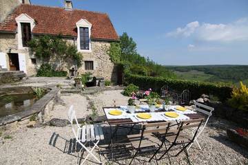 Gîte pour 6 personnes, avec sauna ainsi que jardin et terrasse à Flavigny-sur-Ozerain