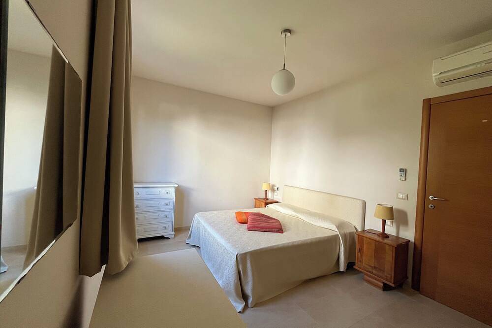 Appartamento intero, Casa Ginestra, nel cuore della Versilia, oasi verde a pochi passi dal mare in Lido di Camaiore, Riviera Toscana