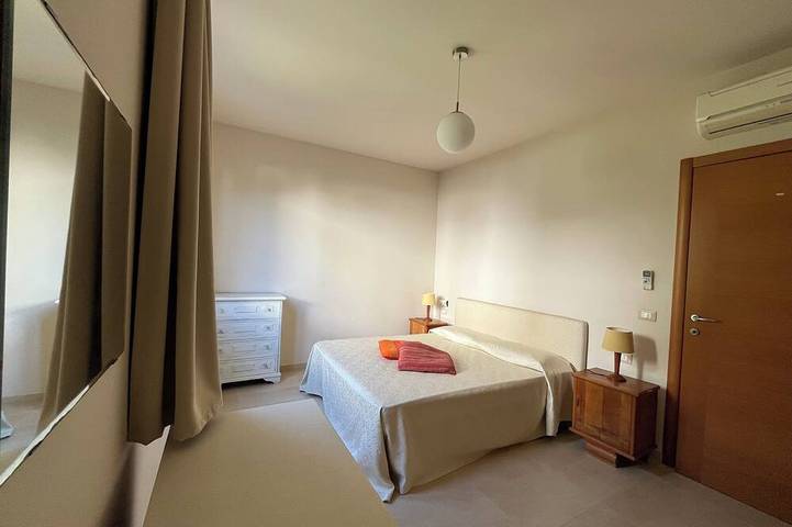 Appartement entier, À quelques pas de la mer, avec jardin privé et place de parking, quartier calme et verdoyant in Lido di Camaiore, Camaiore