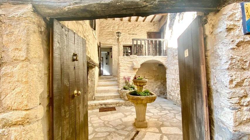 Location de vacances pour 4 personnes, avec vue et jardin à Caseneuve